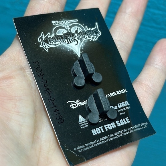 Disney Kingdom Hearts Mickey Mouse HD 2.5 Remix Square Enix Collector’s Pin - Picture 7 of 12